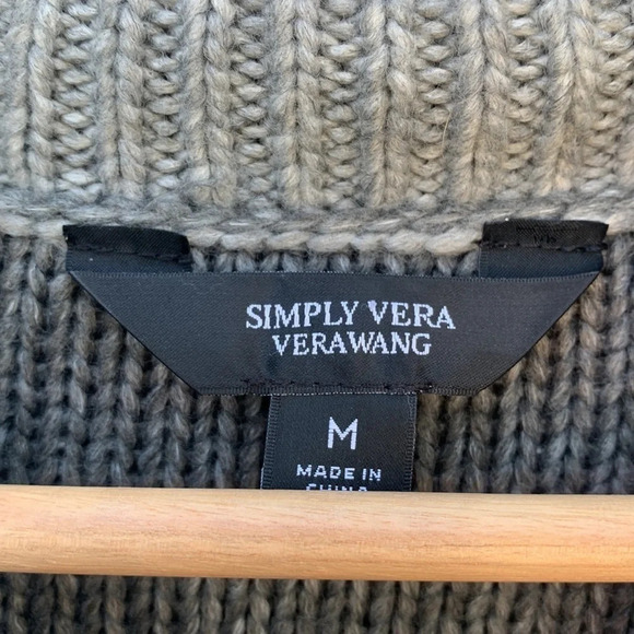 Simply Vera Wang women's size medium cable knit sweater - Picture 2 of 3